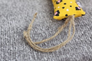Kopacz dla kota mix z kocimiętką i walerianą, żółty