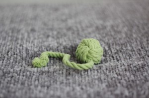Piłeczka dla kota ze sznurka, zielona