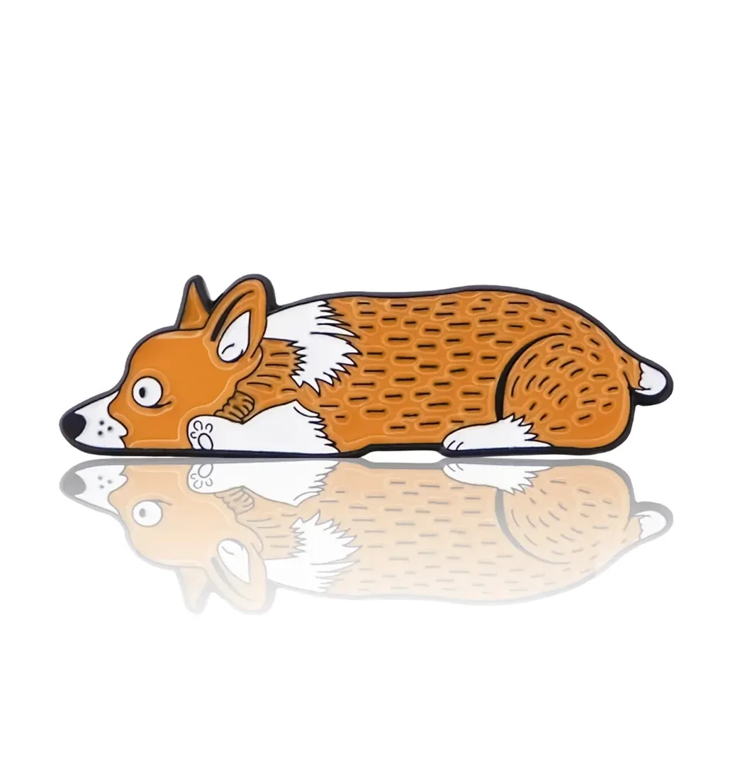przypinka corgi leżący.webp