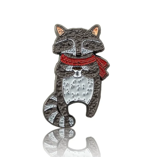 szop z kubkiem pin.webp