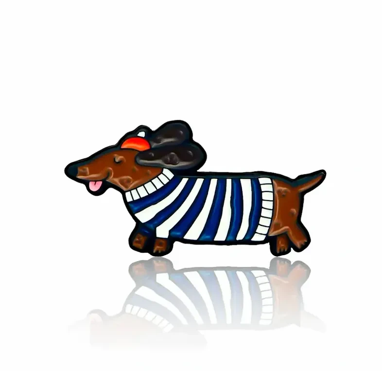 pin jamnik w sweterku.webp